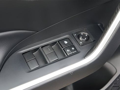 Used 2021 Toyota RAV4 LE image 13