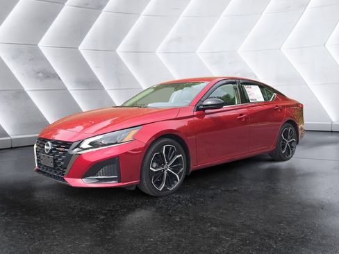 Used 2023 Nissan Altima 2.5 SR w/ SR Premium Package FWD image 1
