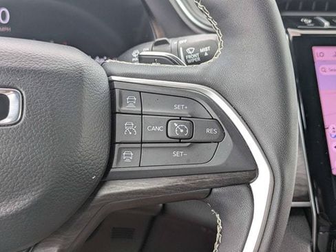 Used 2025 Jeep Grand Cherokee L Limited w/ Black Appearance Package AWD/4WD image 27