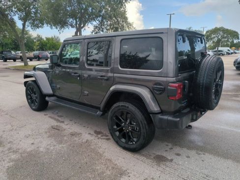 Used 2025 Jeep Wrangler Unlimited Sahara w/ Safety Group AWD/4WD image 8