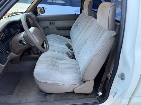 Used 1998 Toyota Tacoma 2WD Regular Cab w/ Value Edition Plus Pkg image 14