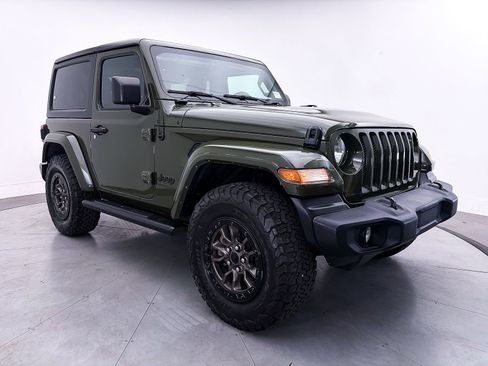 Used 2022 Jeep Wrangler Sport AWD/4WD image 9