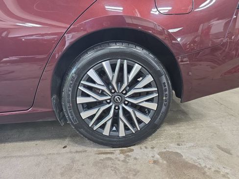 Used 2024 Nissan Altima 2.5 SV FWD image 32