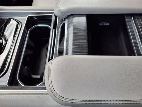 Certified 2024 Jeep Wagoneer L Series II w/ Flexible Seating Group AWD/4WD image 12