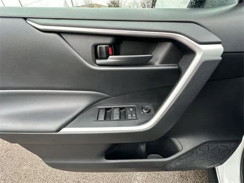 Used 2021 Toyota RAV4 LE image 14