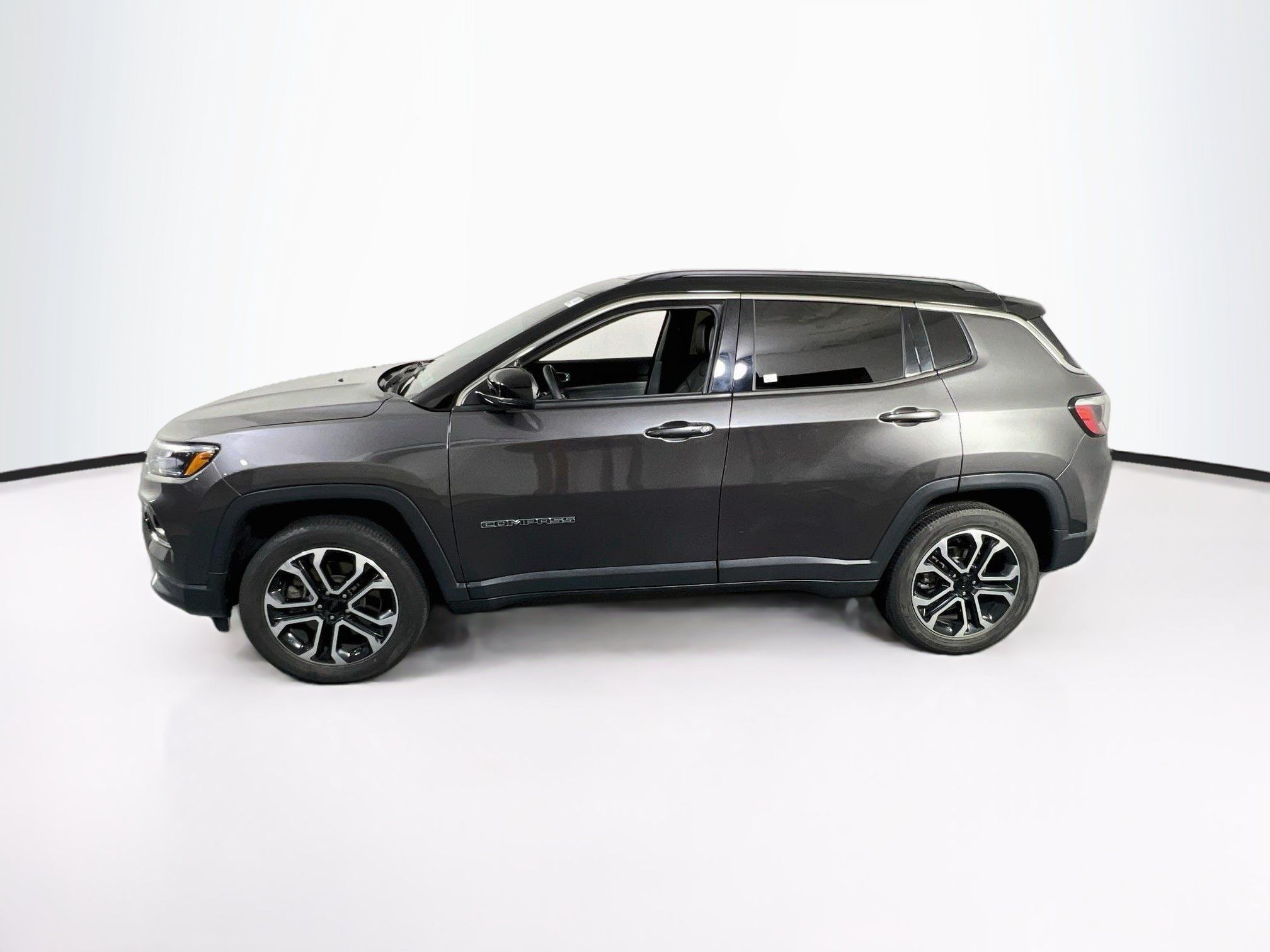 Used 2023 Jeep Compass Limited w/ Sun and Sound Group AWD/4WD image 8