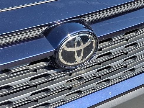 Used 2022 Toyota RAV4 XLE Premium FWD image 27