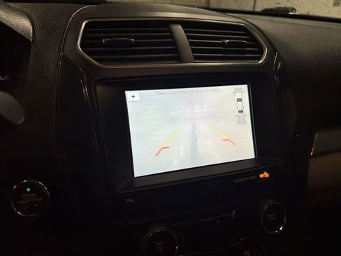 Used 2018 Ford Explorer XLT w/ Equipment Group 202A image 30