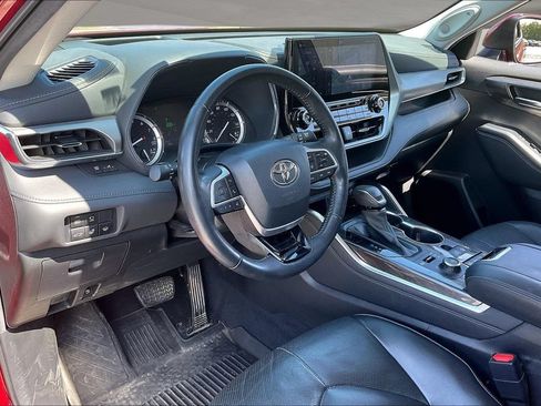 Used 2022 Toyota Highlander Platinum AWD/4WD image 17