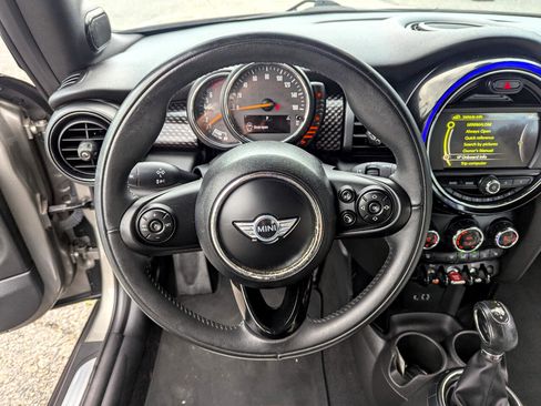 Used 2017 MINI Cooper S image 21