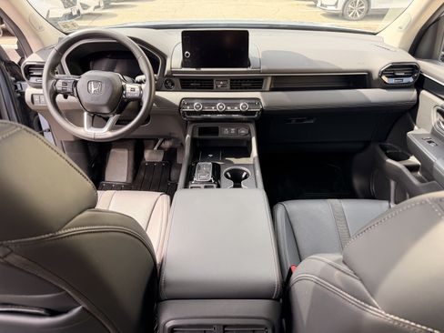 Used 2023 Honda Pilot Touring image 16