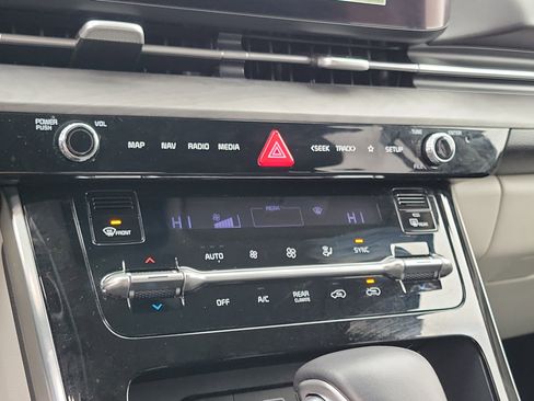 Used 2023 Kia Carnival SX image 27