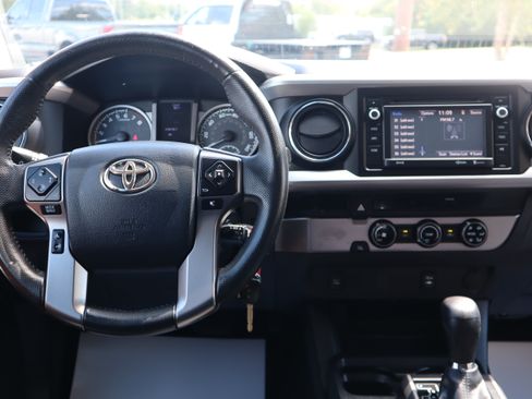 Used 2017 Toyota Tacoma SR5 w/ Tow Package RWD image 12
