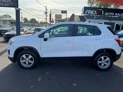 Used 2016 Chevrolet Trax LS image 2