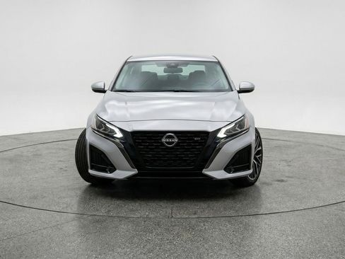Used 2025 Nissan Altima 2.5 SR image 2