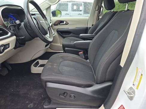 Used 2024 Chrysler Voyager LX FWD image 12