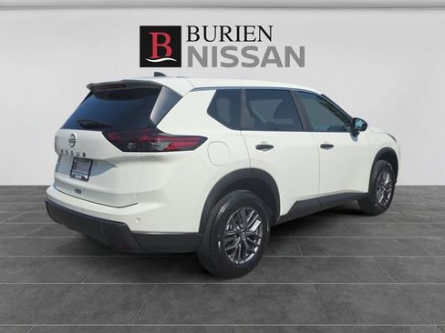 Used 2024 Nissan Rogue S FWD image 5