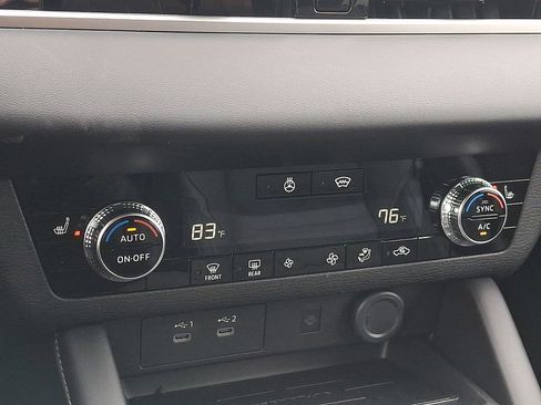 New 2026 Mitsubishi Outlander SE image 8