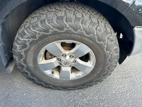 Used 2010 Nissan Frontier SE w/ SE Value Truck Pkg AWD/4WD image 10