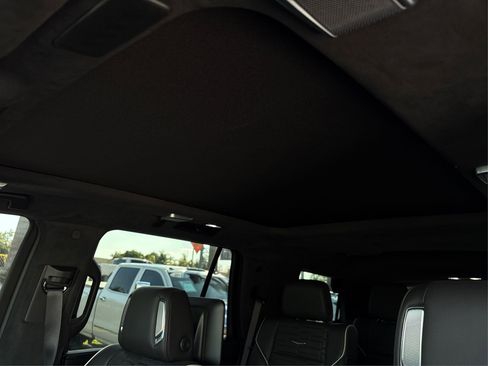 Used 2024 Cadillac Escalade Premium Luxury Platinum image 34