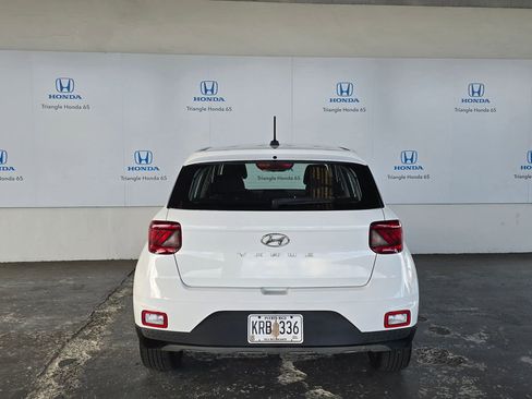 Used 2025 Hyundai Venue SE FWD image 5