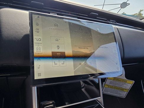 New 2025 Land Rover Range Rover SE image 28