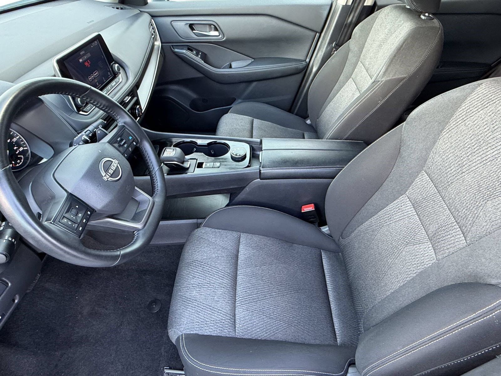 Used 2025 Nissan Rogue SV AWD/4WD image 5