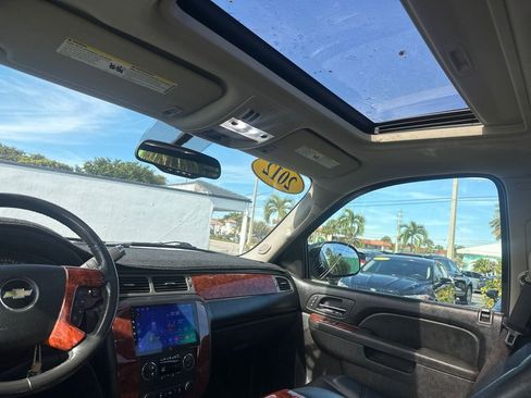 Used 2012 Chevrolet Avalanche LTZ image 23