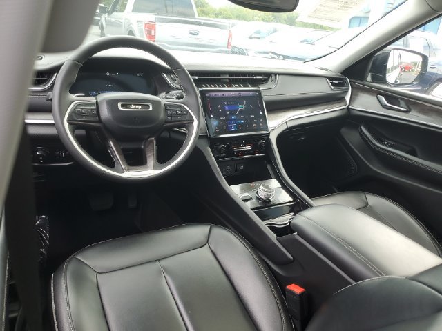 Used 2023 Jeep Grand Cherokee Limited w/ Luxury Tech Group II AWD/4WD image 12