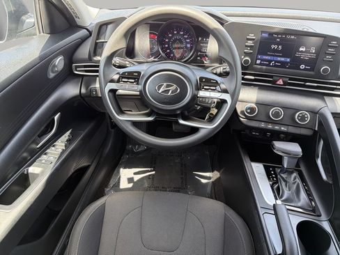Used 2023 Hyundai Elantra SE FWD image 13