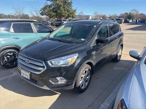 Used 2018 Ford Escape SE image 1