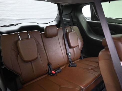 Used 2018 Chrysler Pacifica Limited image 15