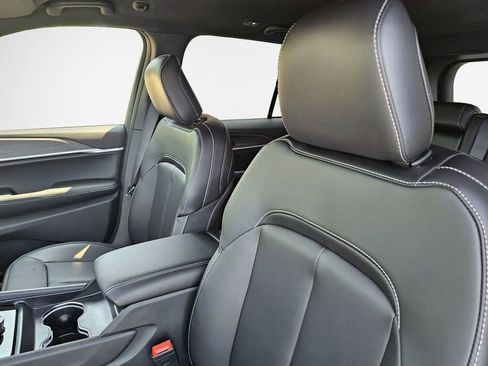 New 2025 Jeep Grand Cherokee Limited w/ Black Appearance Package AWD/4WD image 34