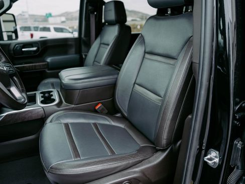 Used 2023 GMC Sierra 2500 Denali w/ Denali Black Diamond Edition image 13