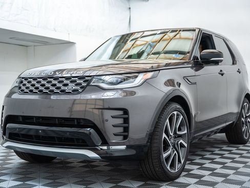 Used 2024 Land Rover Discovery Metropolitan Edition AWD/4WD image 3