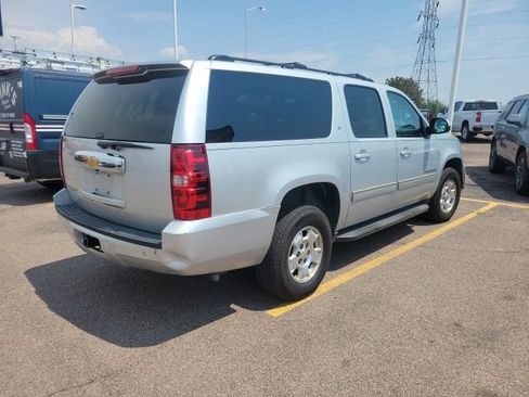 Used 2014 Chevrolet Suburban LT w/ Luxury Package AWD/4WD image 5