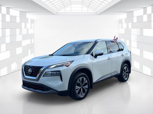 Used 2021 Nissan Rogue SV FWD image 3