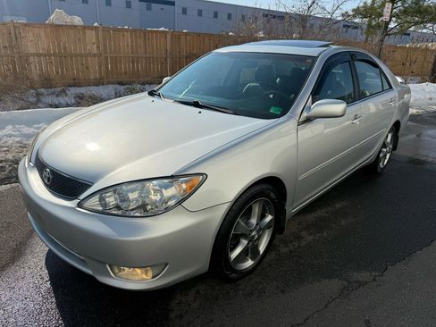 Used 2005 Toyota Camry SE image 2