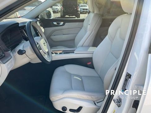 Used 2021 Volvo XC60 T5 Momentum w/ Premium Package image 15