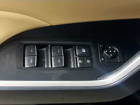 Used 2025 Toyota RAV4 XLE image 16