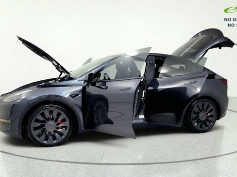 Used 2024 Tesla Model Y Performance AWD/4WD image 14