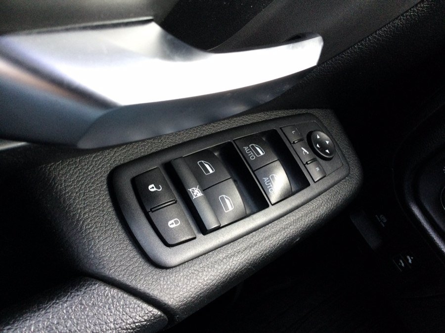Used 2020 RAM 1500 4x4 Crew Cab image 39