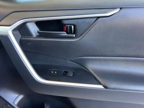 Certified 2020 Toyota RAV4 LE w/ Carpet Mat Package FWD image 18