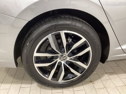 Used 2025 Volkswagen Jetta SE w/ Sunroof Package image 26