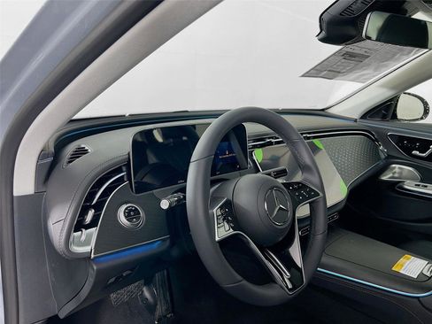 Used 2025 Mercedes-Benz E 350 4MATIC Sedan image 10