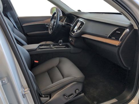 Used 2025 Volvo XC90 B6 Plus image 14