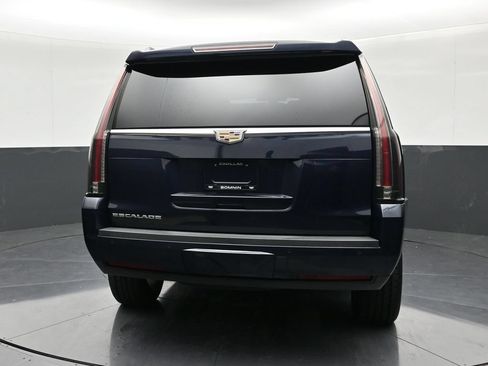 Used 2020 Cadillac Escalade 2WD image 4