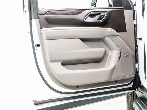 Used 2024 Chevrolet Suburban LT RWD image 43