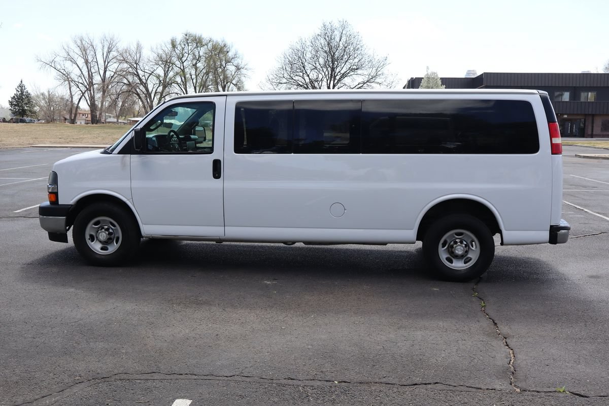 Used 2017 Chevrolet Express 3500 LT RWD image 9