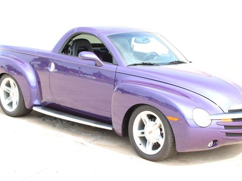 Used 2004 Chevrolet SSR w/ Preferred Equipment Group RWD image 9